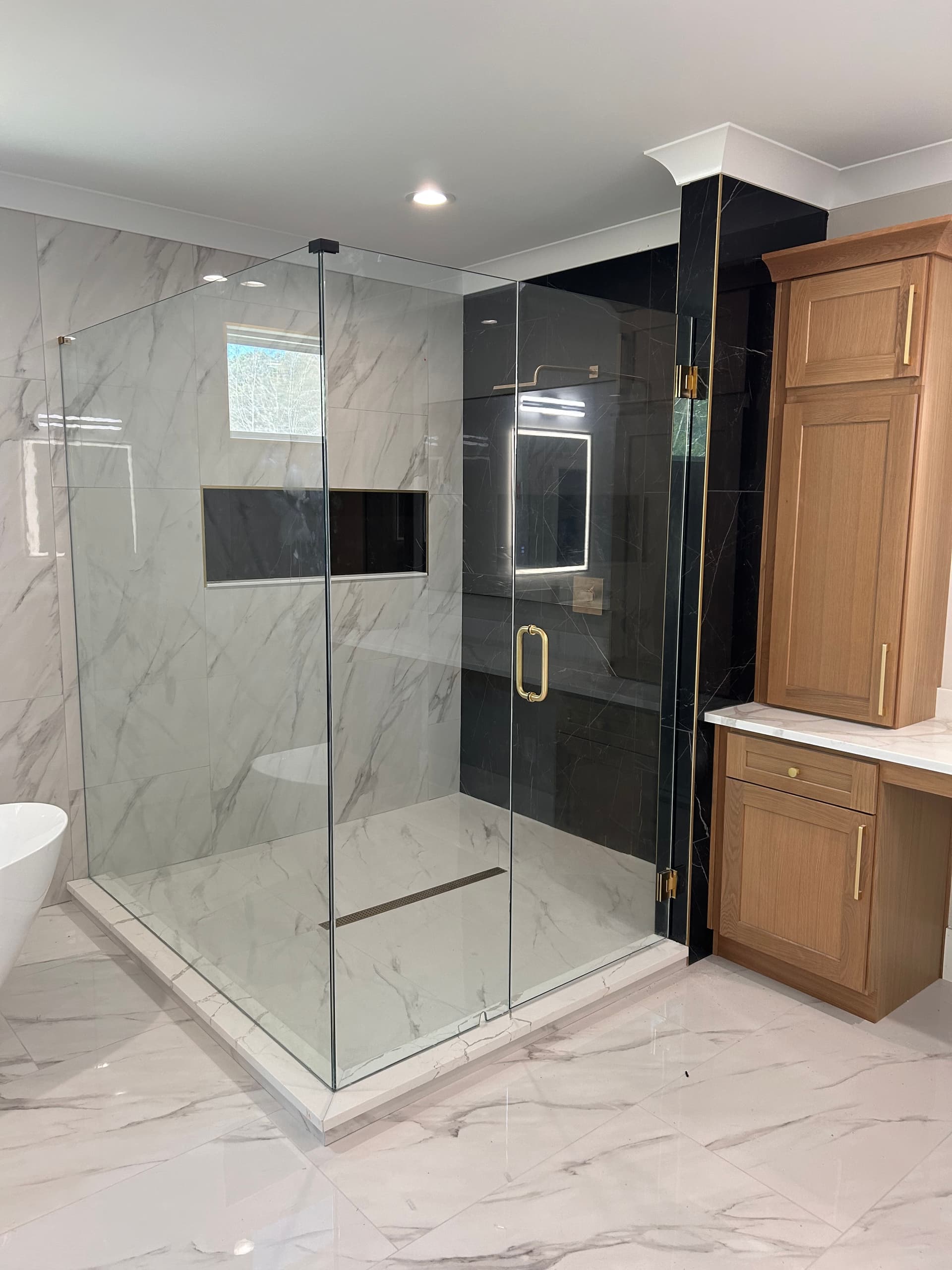 Luxury frameless glass shower by Dream Build Luxury Glass